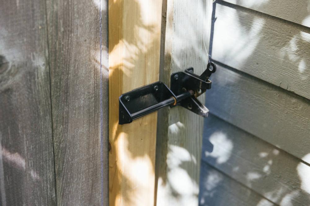 Close-up on the latch with a thin cord tied around it for latch release. 