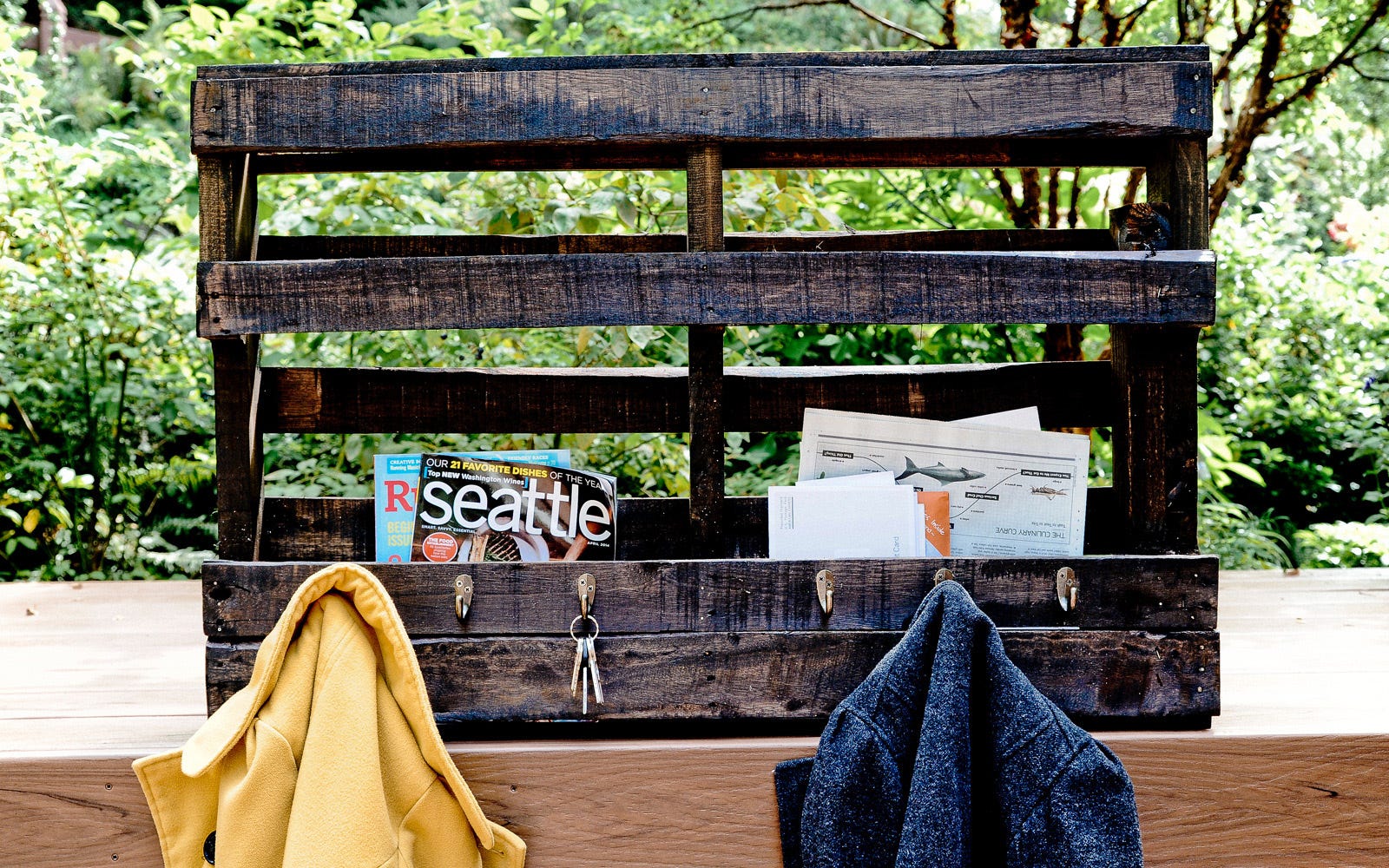 Pallet Makeover: Coat Hanger