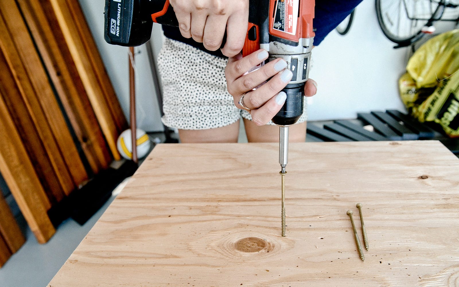 Choosing the Right Fastener: Nail or Screw?