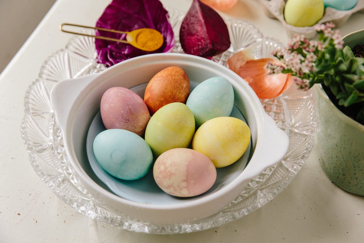 How to Color Easter Eggs with Natural Dyes