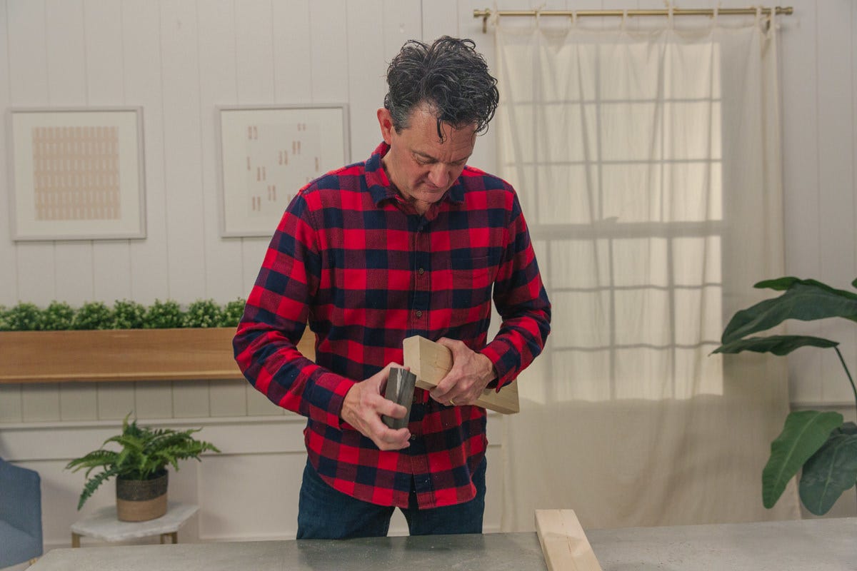 apply finish to wood Sanding cut edge of board with sanding sponge.