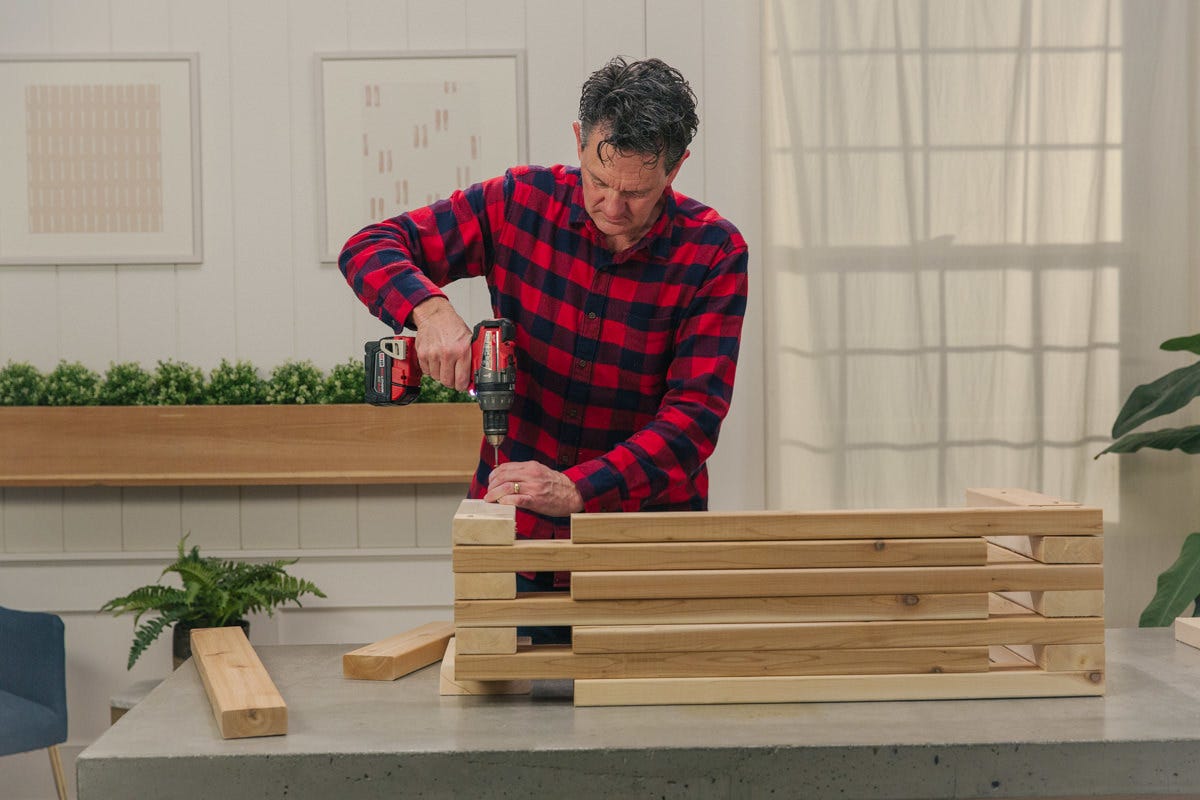 construct bench layers Driving screw to attach boards on top of each other at alternating right angles.