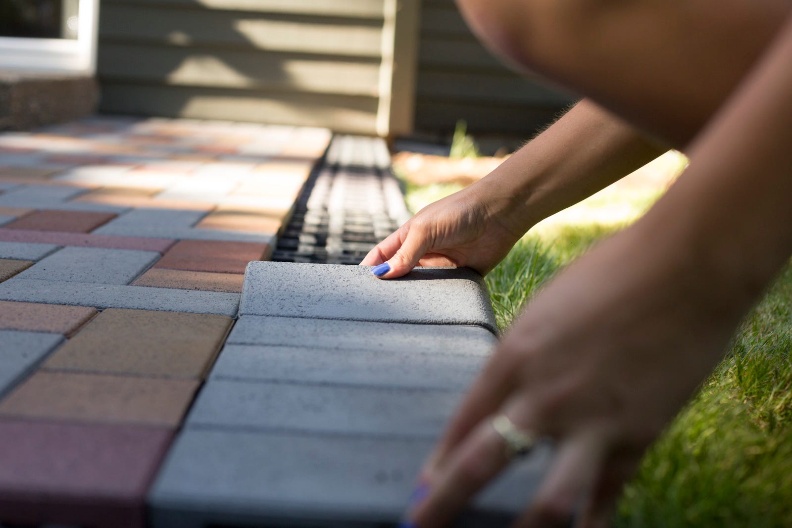 installing patio pavers