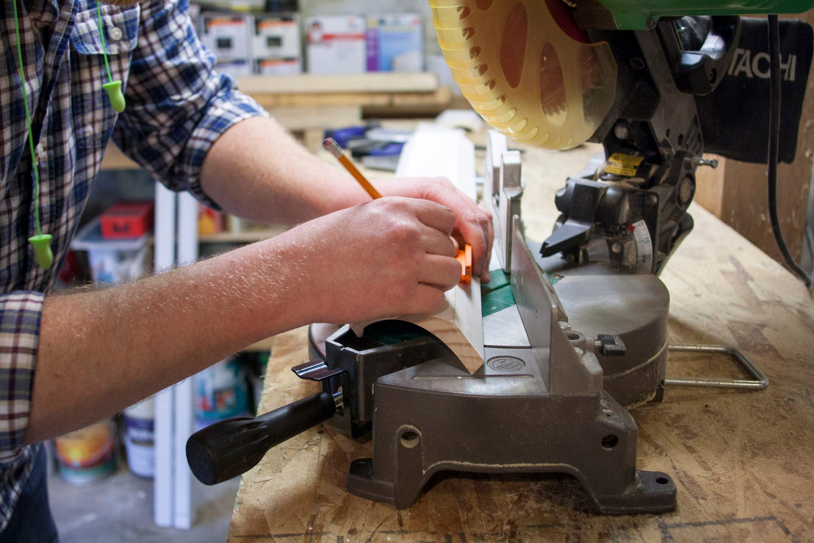 sawing moulding for shelf