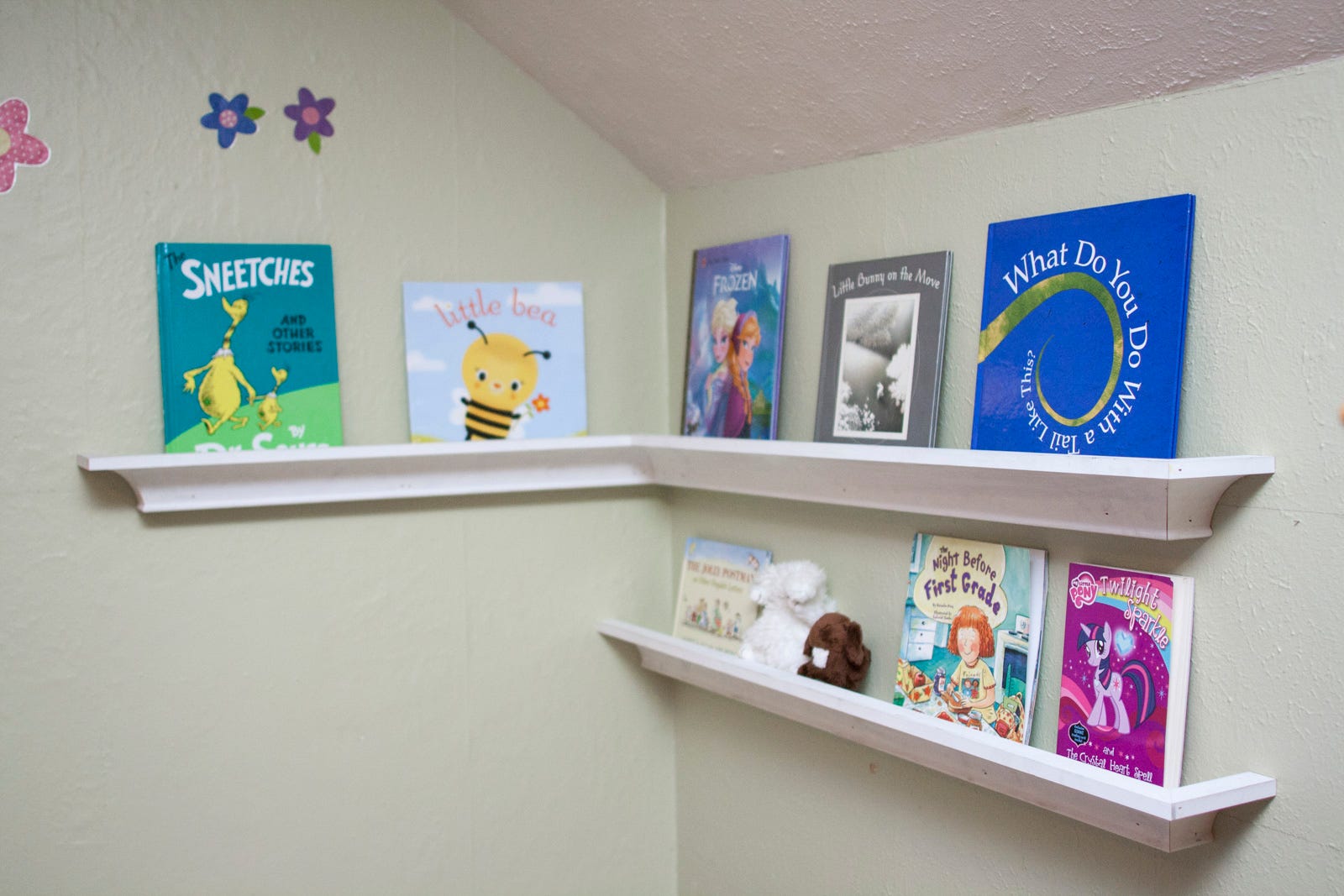 crown moulding bookshelf