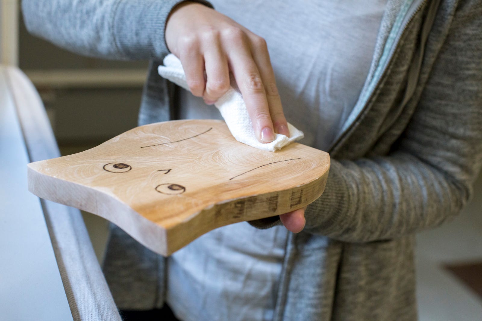 wiping cutting board wiping cutting board