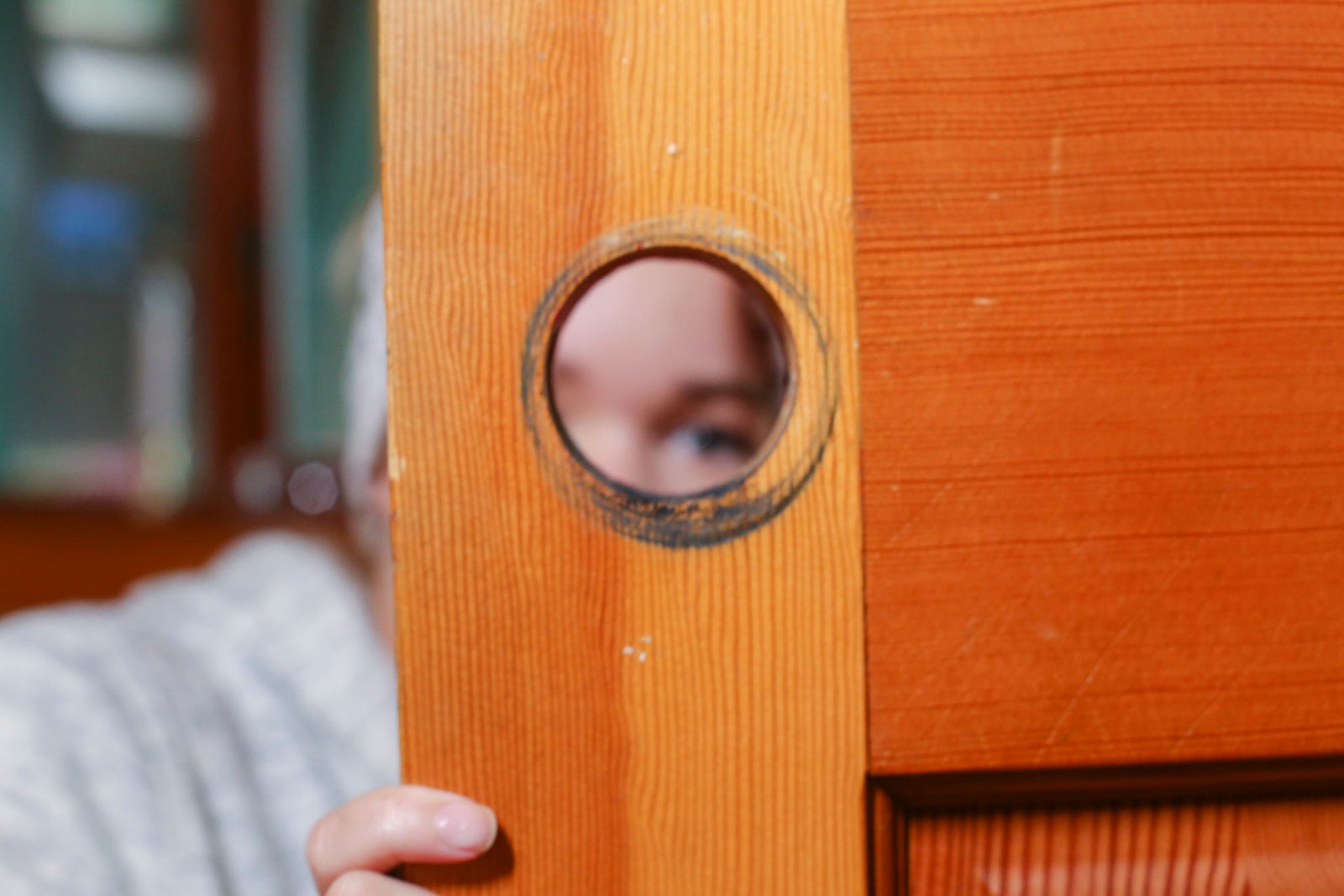 door without a latch door without a latch