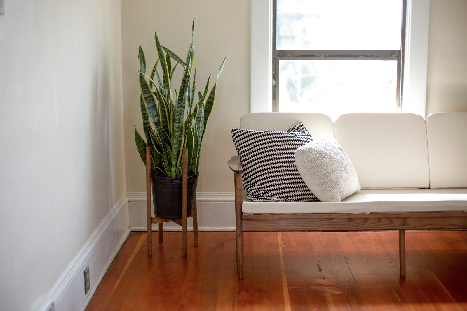 mid century planter