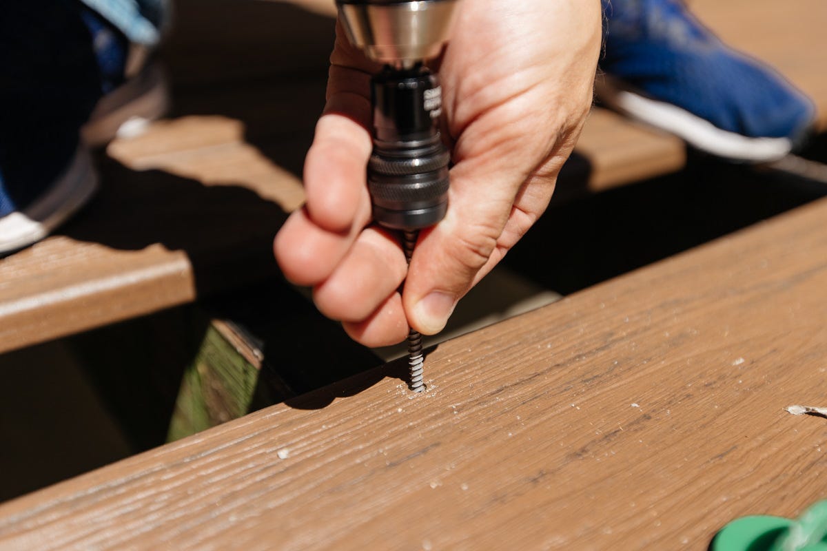 screwing composite deck boards screwing composite deck boards