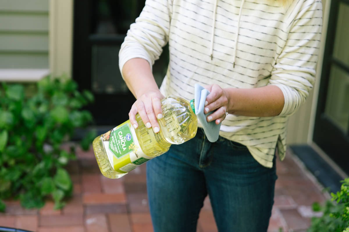 Applying canola oil to rag.